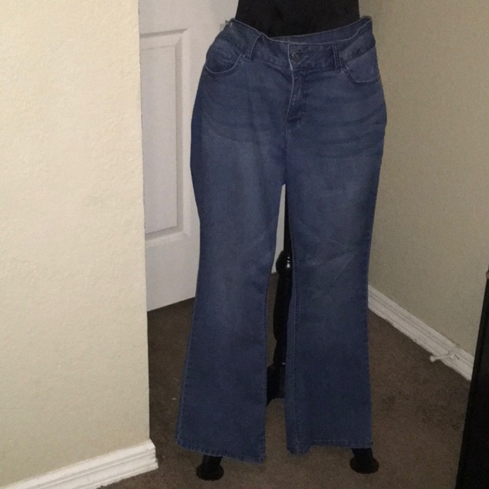 Lee Rider’s women’s mid rise petite jeans